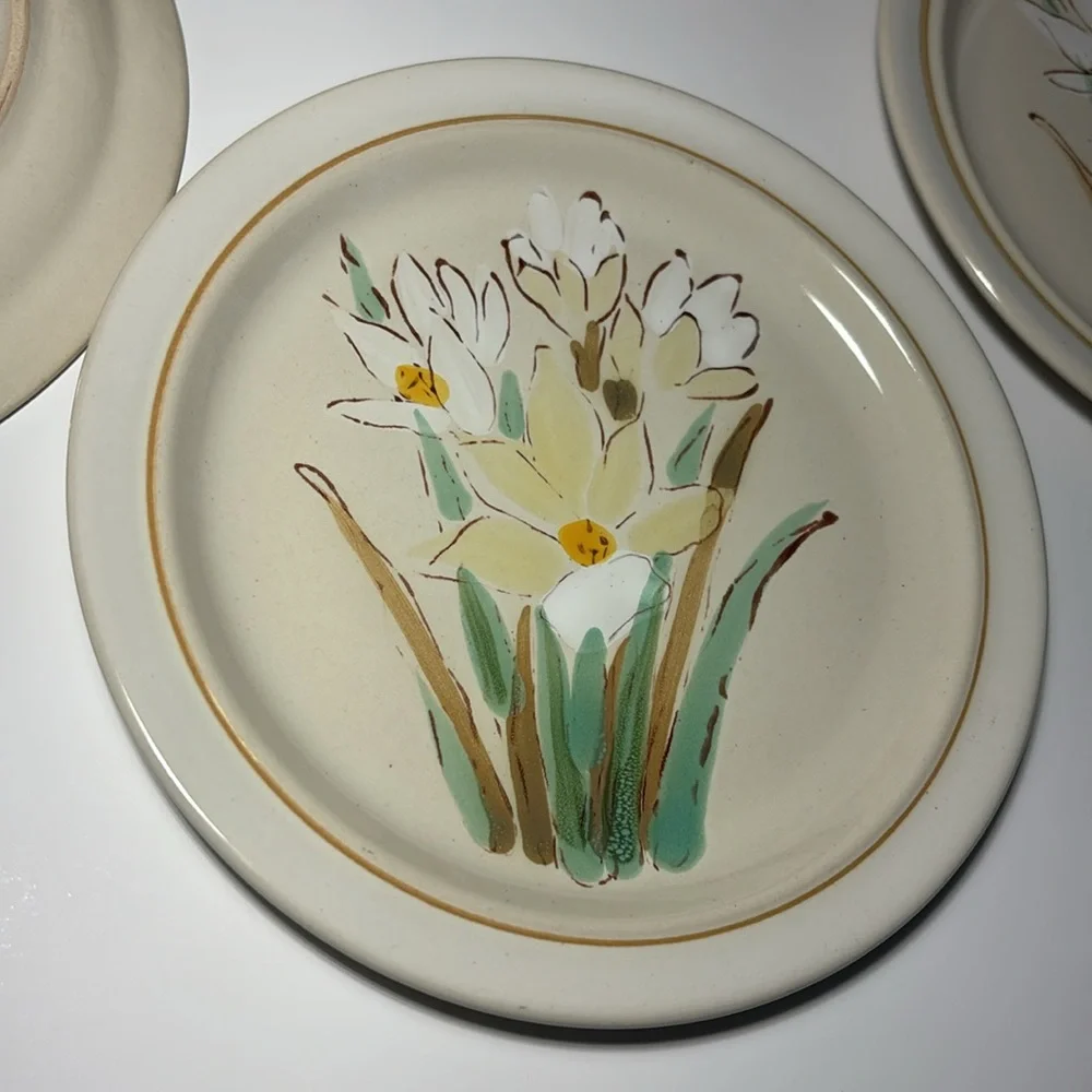 Dessert Lunch Plates Stoneware Casual Classic Daffodils Hand Painted Korea SO 4